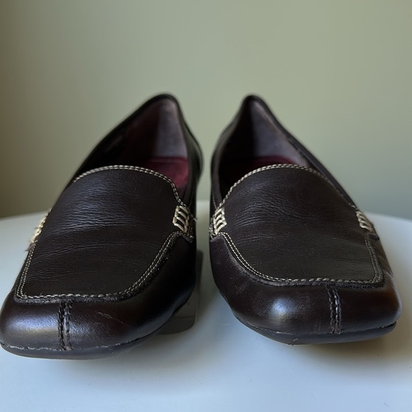 What’s What by Aerosoles Brown Kitten Heel Pump Square Toe Stiching Detail Flaws - Picture 9 of 10